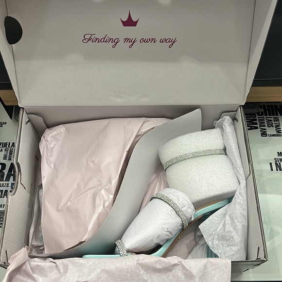 Aldo x Disney Collab, Royal Slipper 🧞‍♂️ - Picture 5 of 5